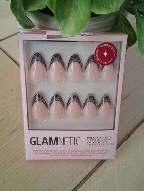 Glamnetic Press On Nails In Short Almond